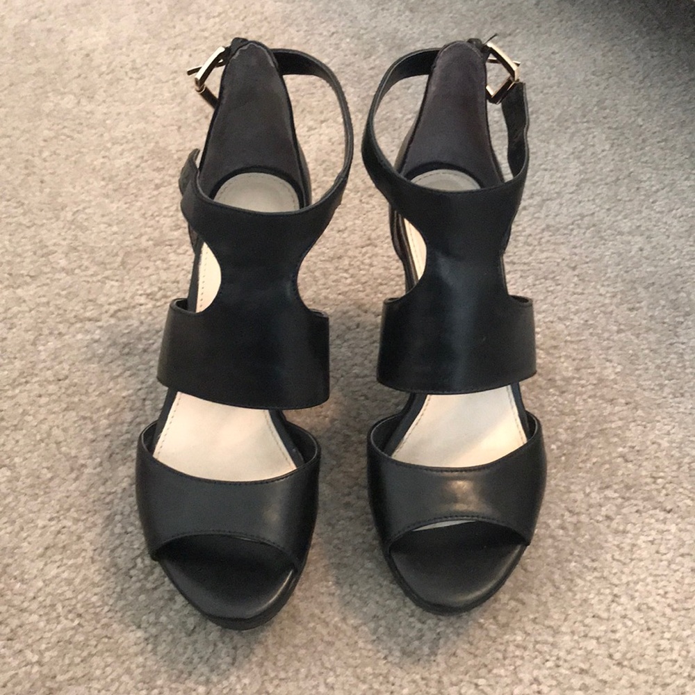 Black wedges from bar III